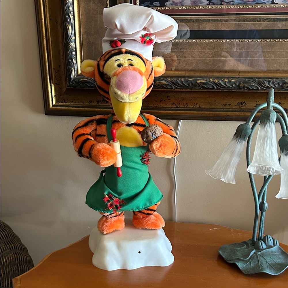 Vintage Animated Tigger Christmas Chef